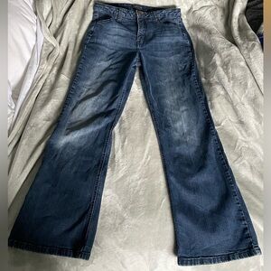 Denver Hayes jeans, mid rises, super comfy, stretchable